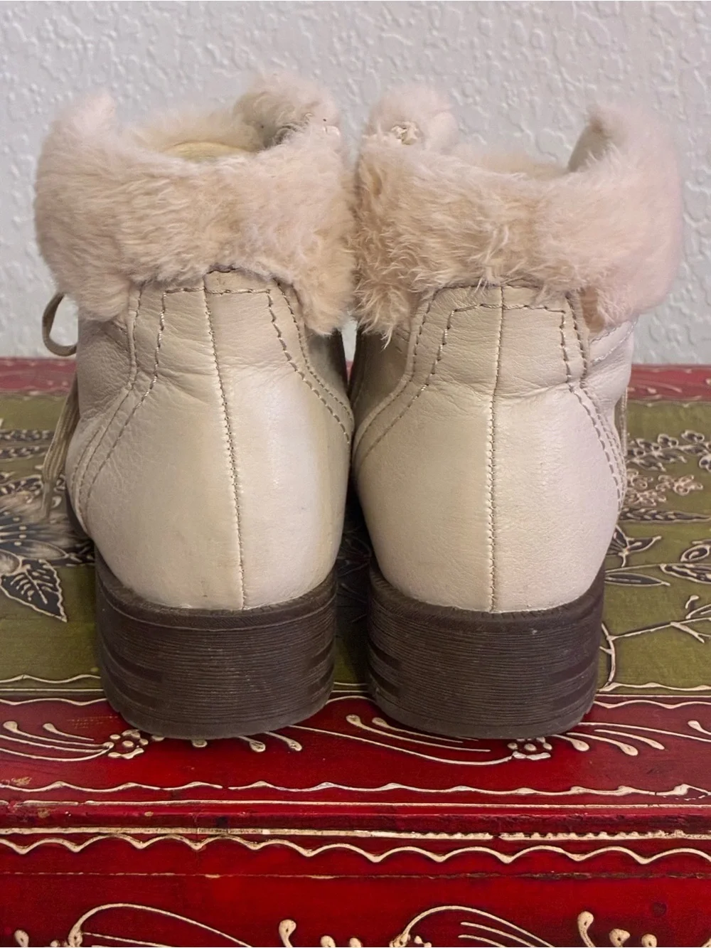 Earth Origins Cream Faux-Fur Lace-Up Winter Ankle Boots